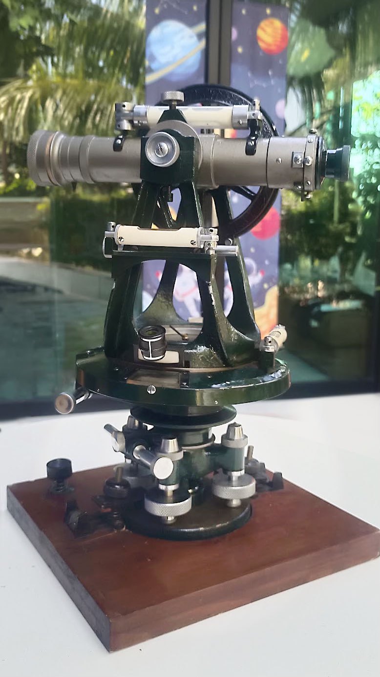 Wild T2 Universal Theodolite